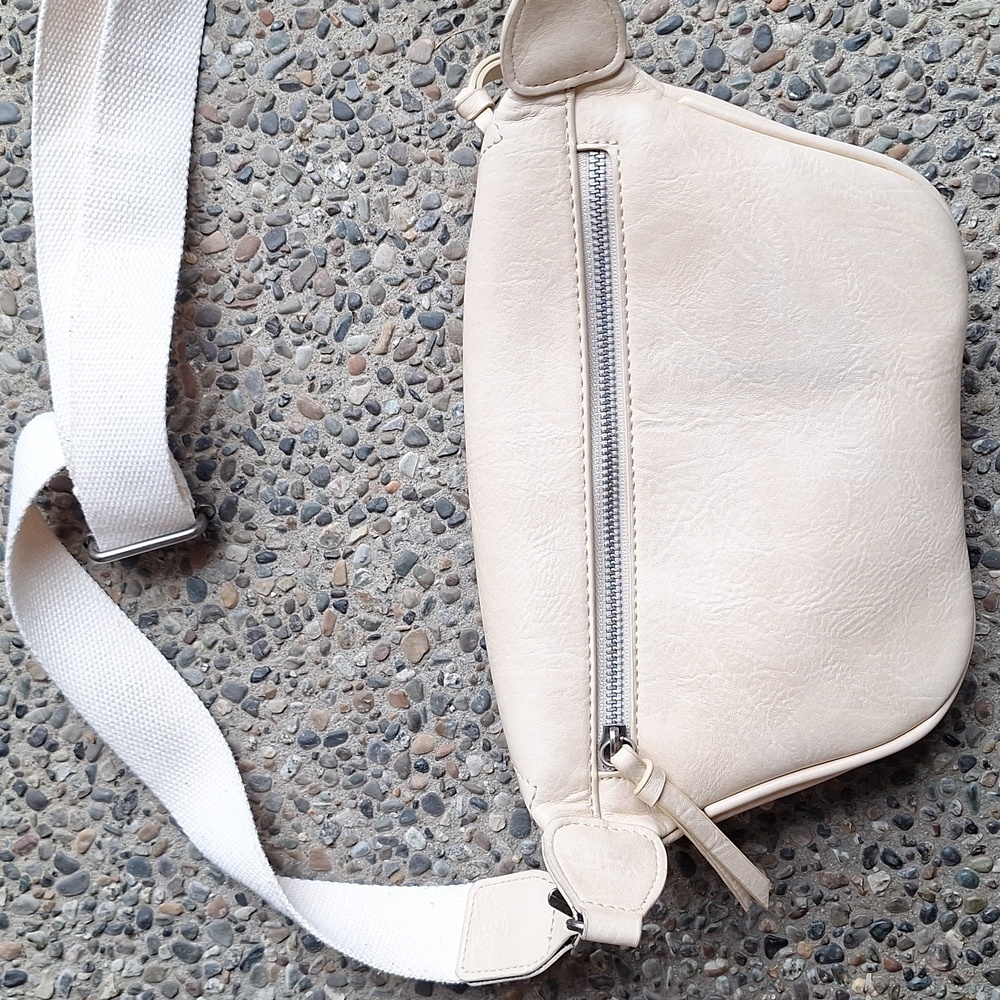 Wrangler Retro Fanny Pack Belt Bag Bum Bag Vanilla White - Picture 5 of 10